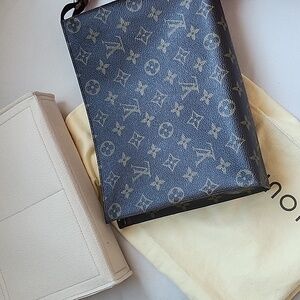 Louis Vuitton toiletry 26 With Insert